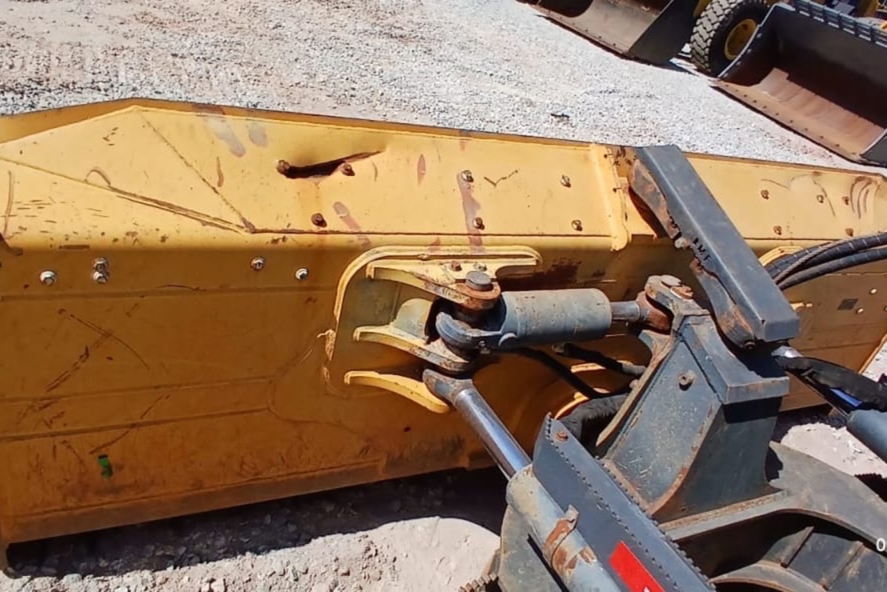 John Deere 700J - 21/21 8