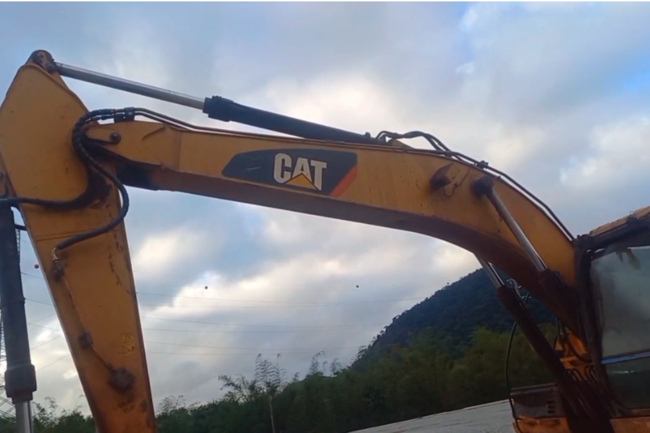 Caterpillar 320D2 - 17/17 3