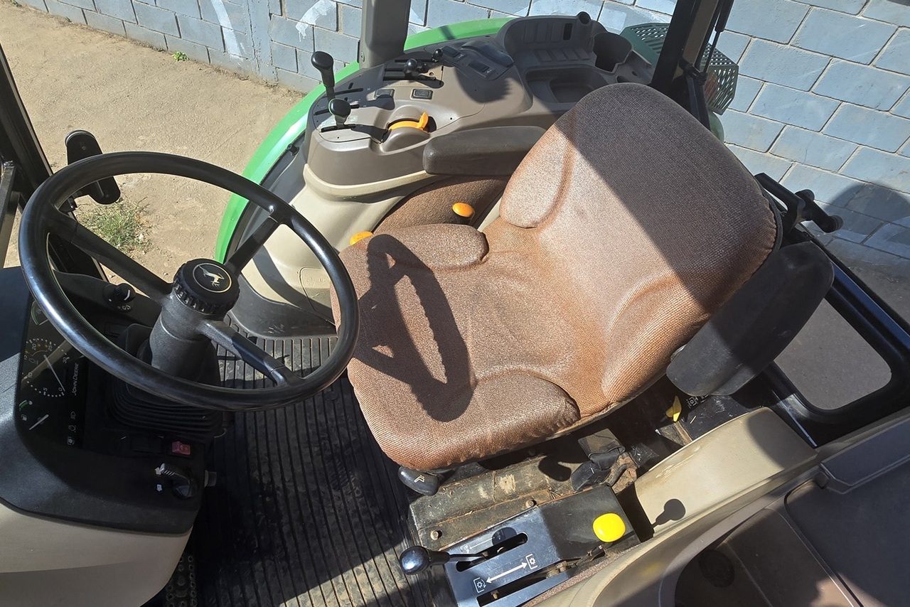 John Deere  5078 - 20/20 8