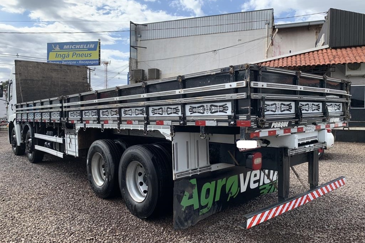 Volkswagen 30-330 Constellation 8x2 - 22/23 6
