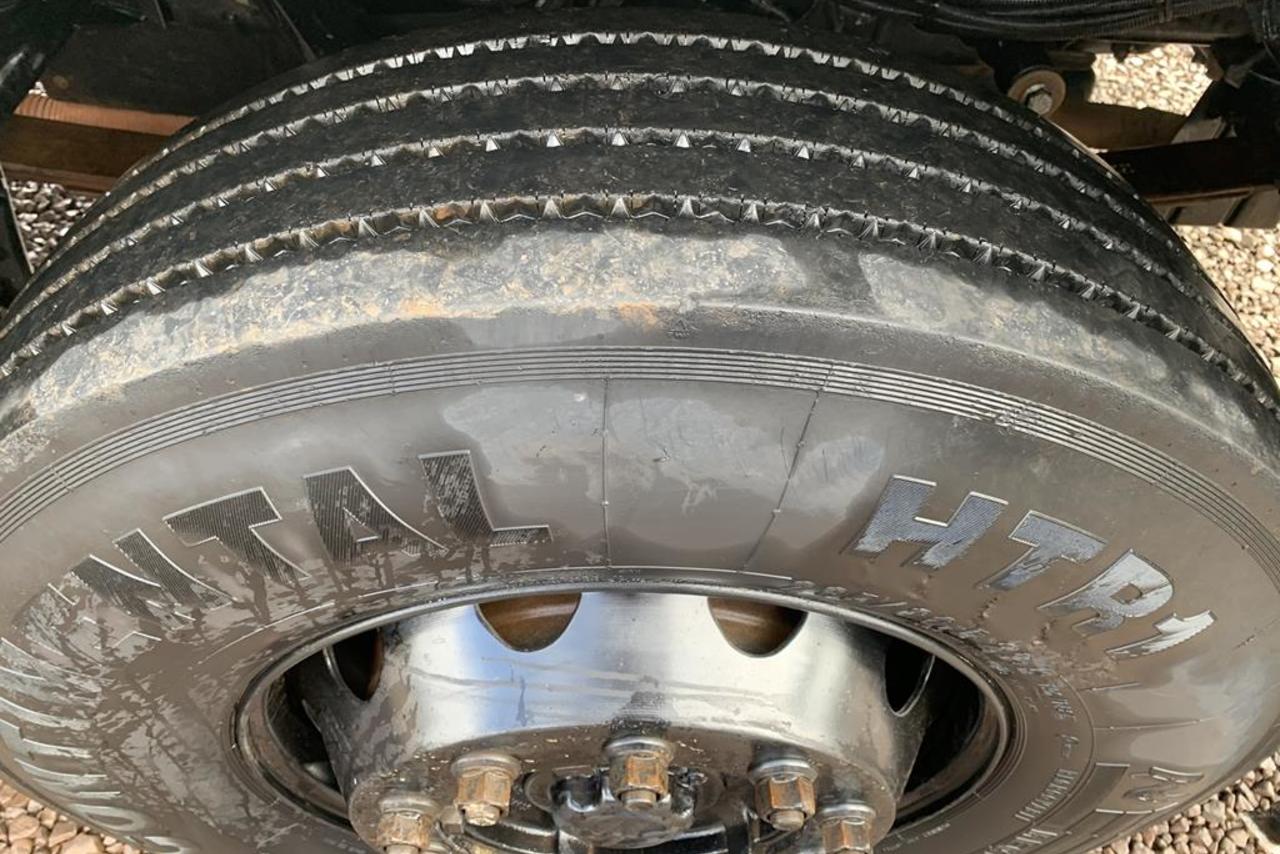 Volkswagen 30-330 Constellation 8x2 - 22/23 20