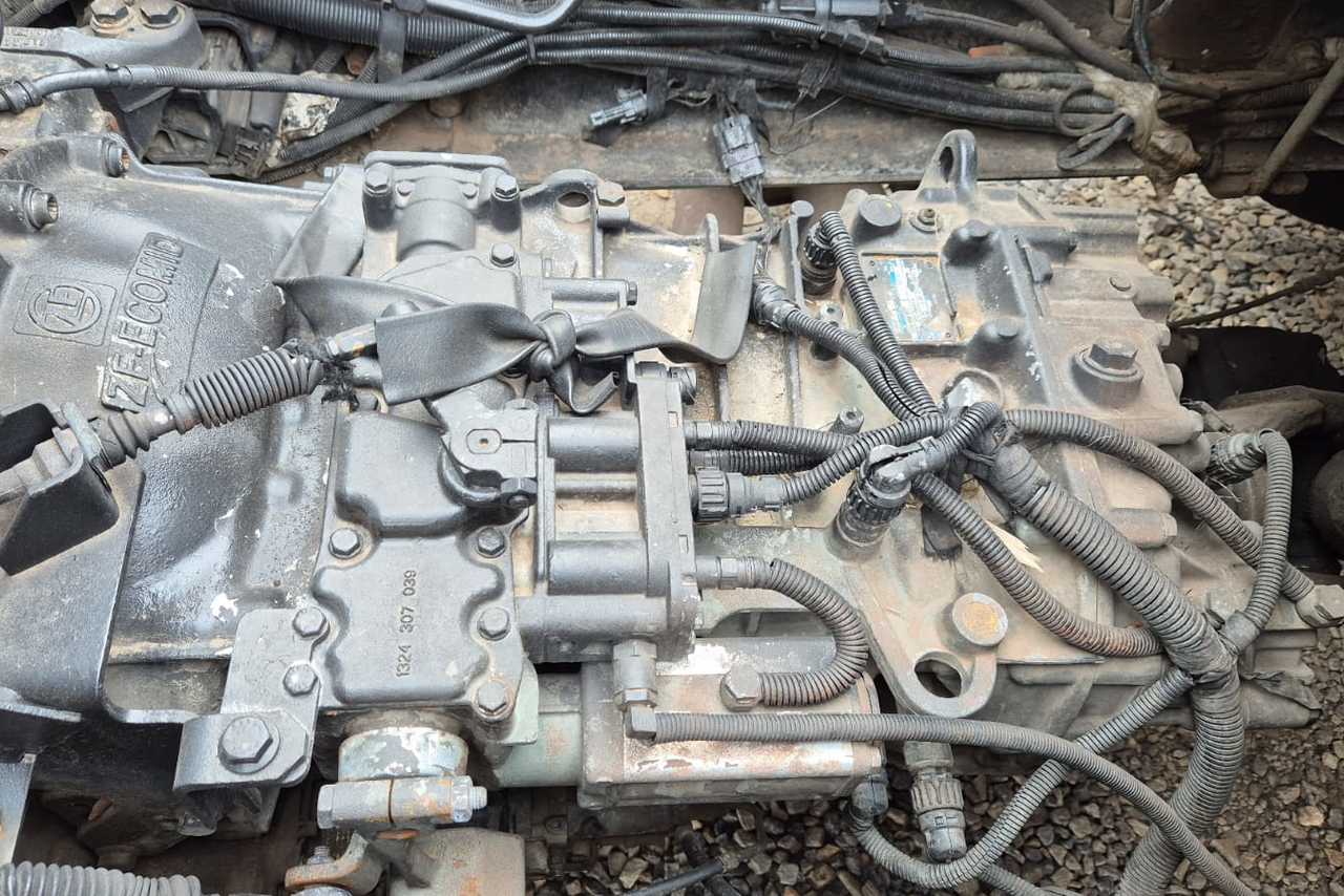 Volkswagen 24-280 E Constellation 6x2 - 18/19 11