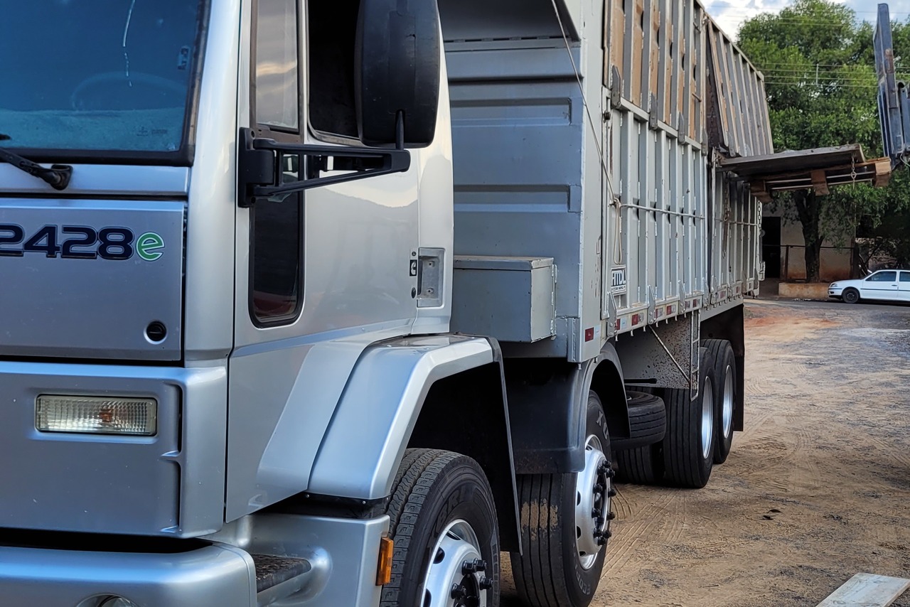Ford Cargo2428 - 10/11 4