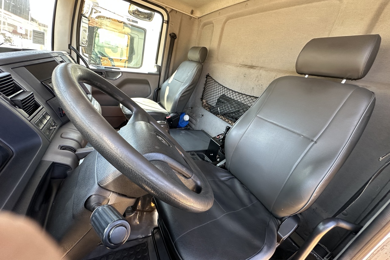 Volkswagen 31-330 E Constellation 6x4 - 19/20 2