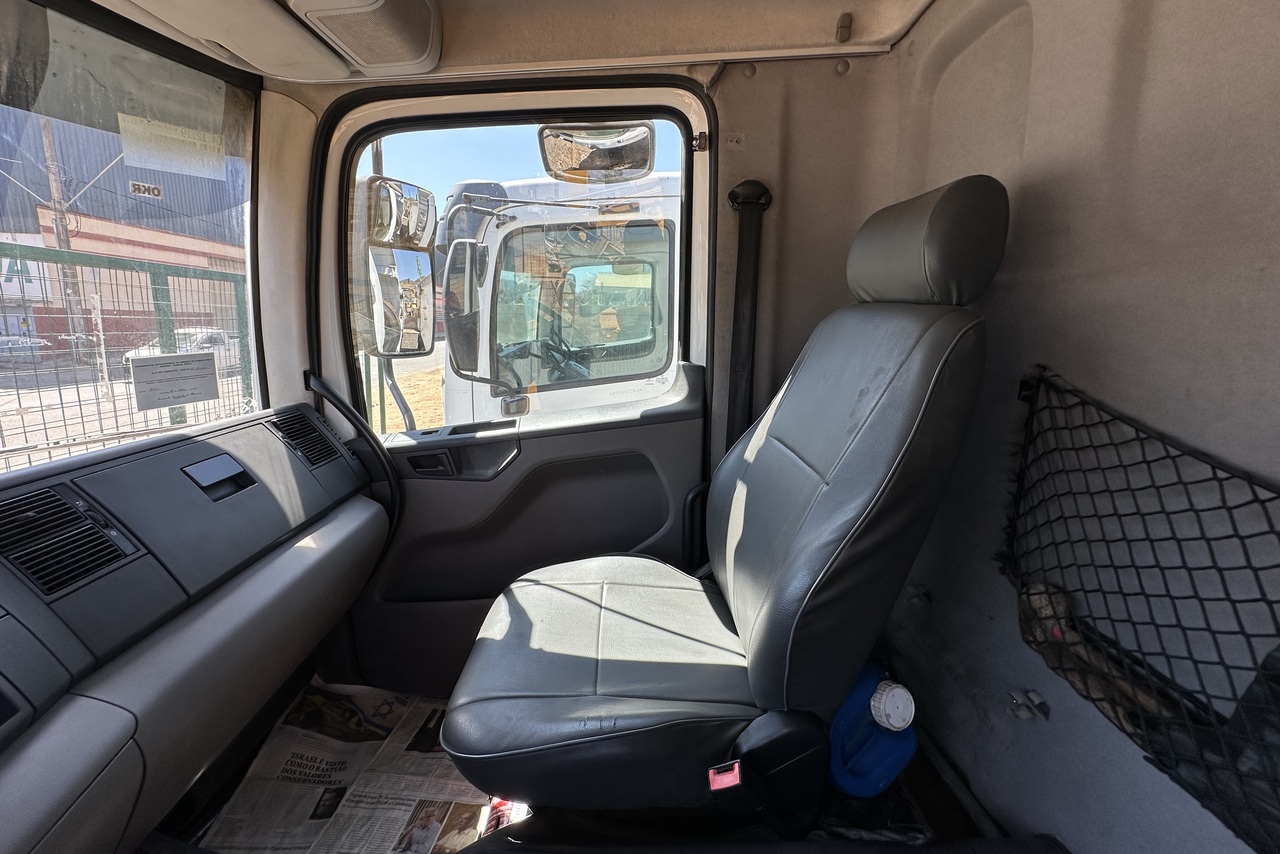 Volkswagen 31-330 E Constellation 6x4 - 19/20 4