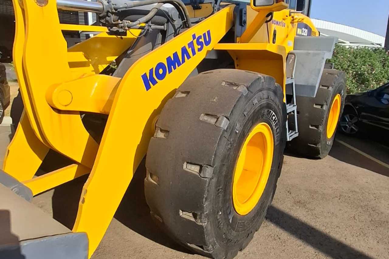 Komatsu  WA320 - 07/07 3