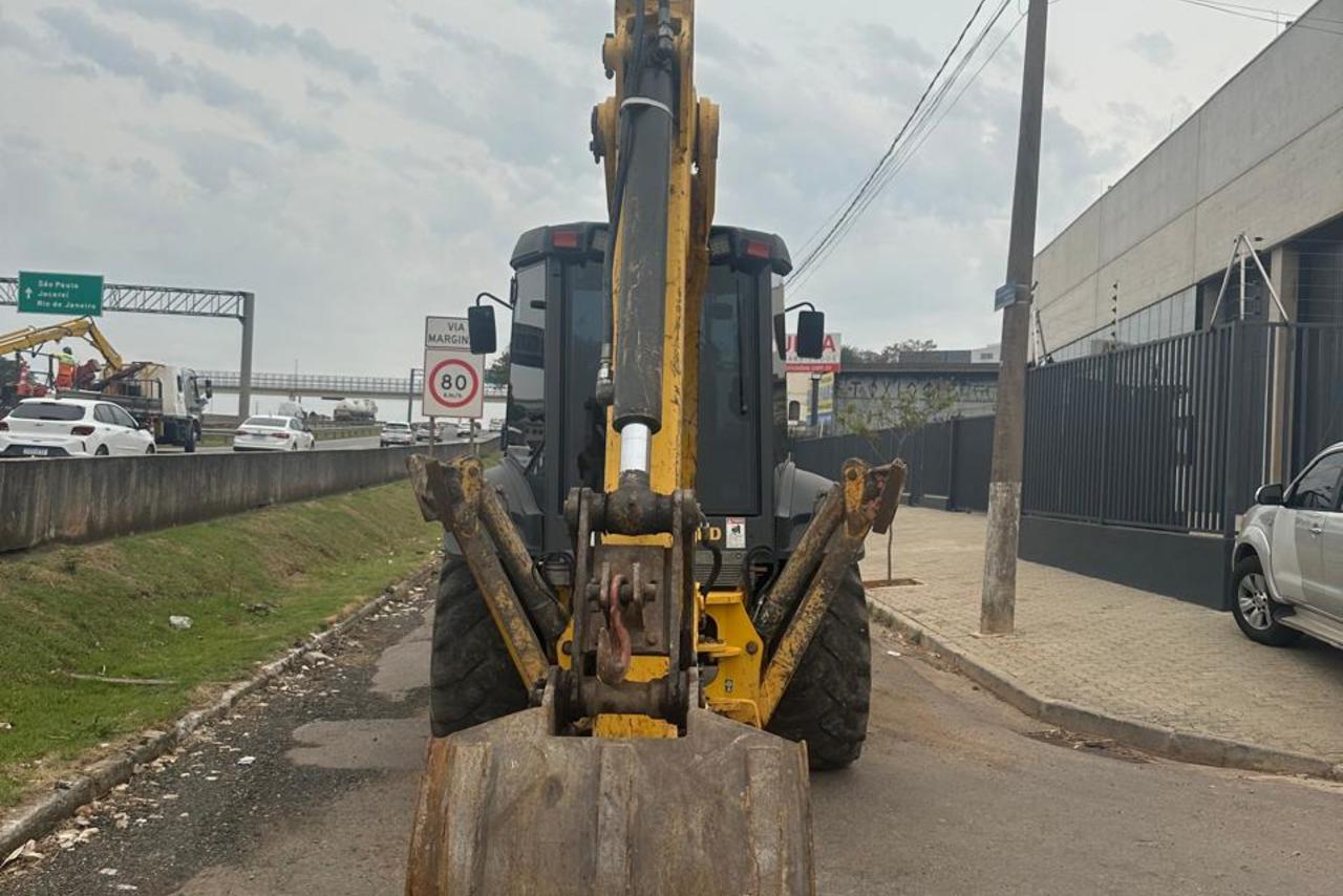 New Holland B95B - 21/21 5
