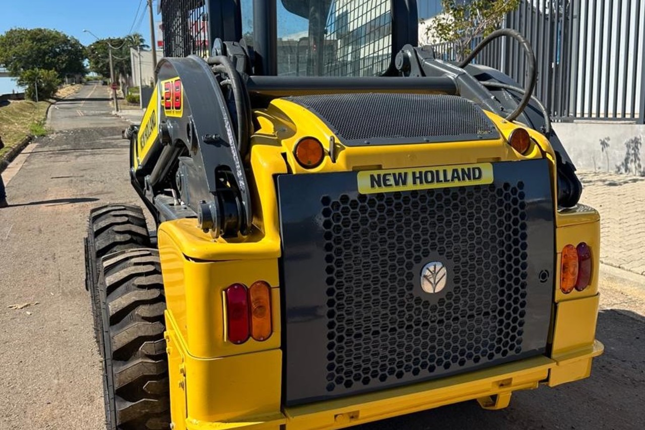 New Holland L218 - 15/15 7