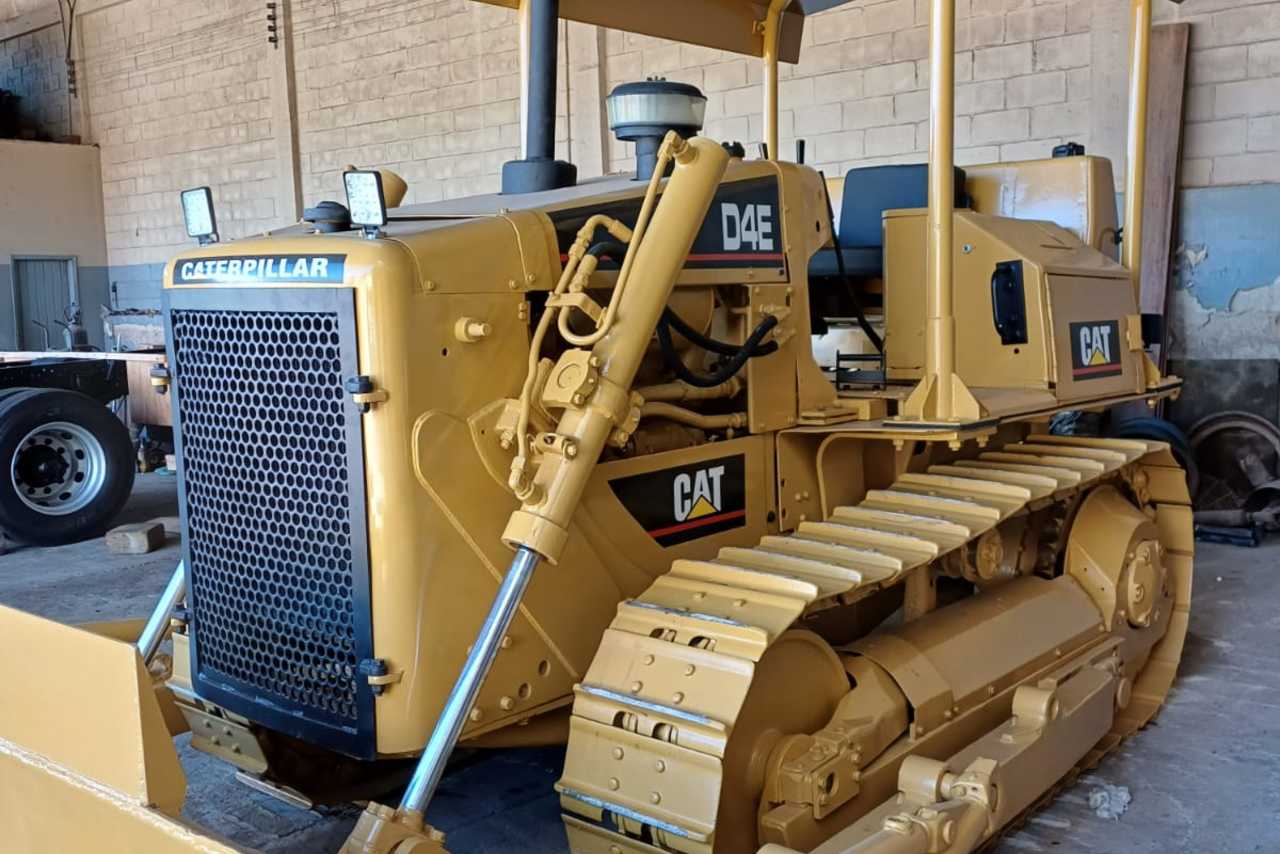 Caterpillar D4E - 83/83 2