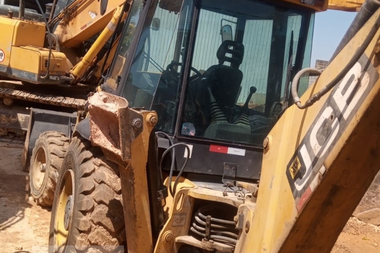 JCB 3C -  4