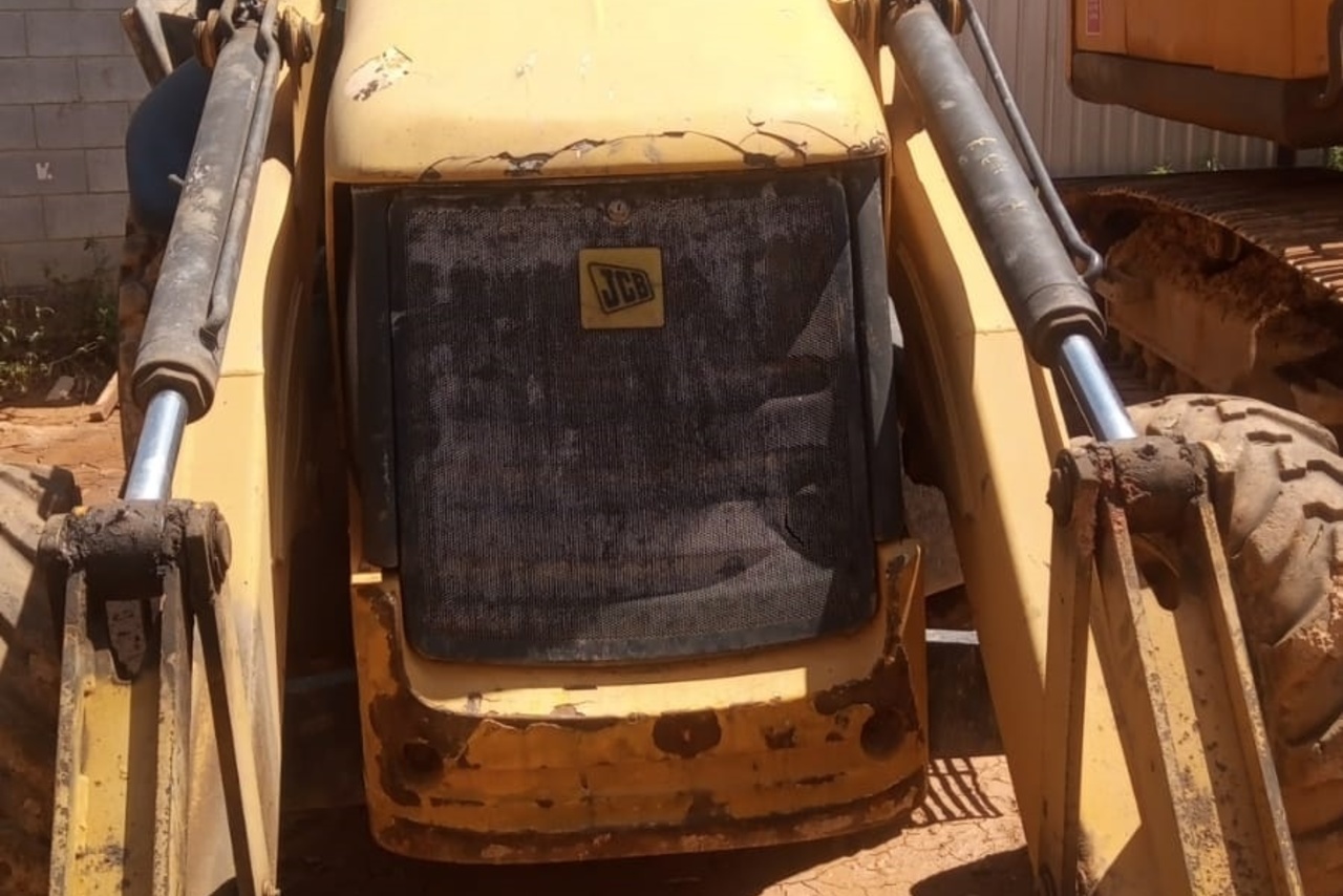 JCB 3C -  16