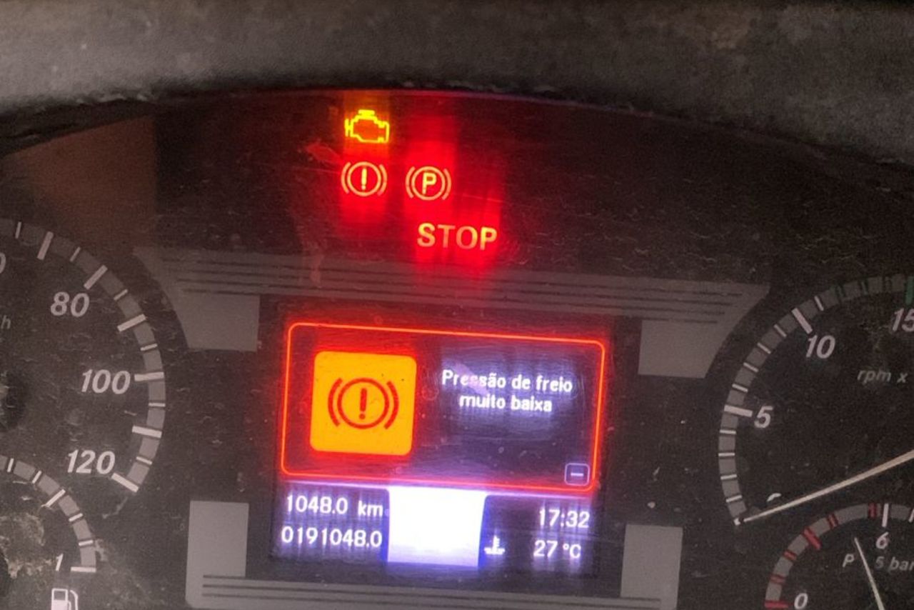 Mercedes Benz Accelo 815 - 20/20 4