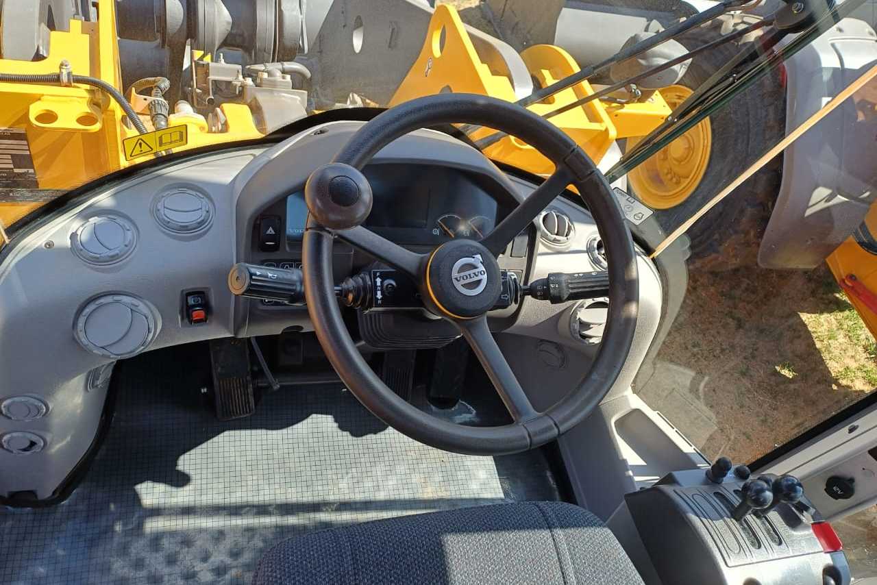 Volvo L120F - 23/23 4