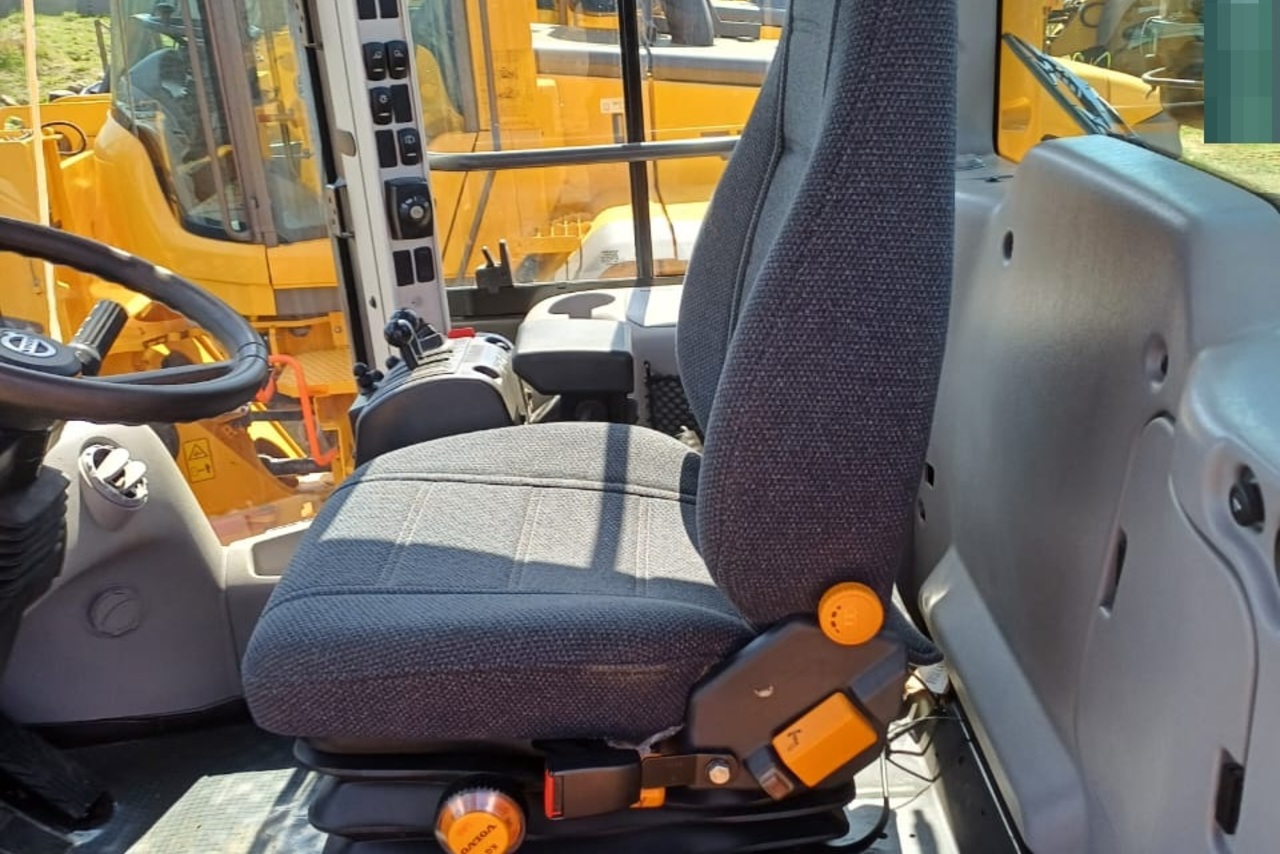 Volvo L120F - 23/23 9