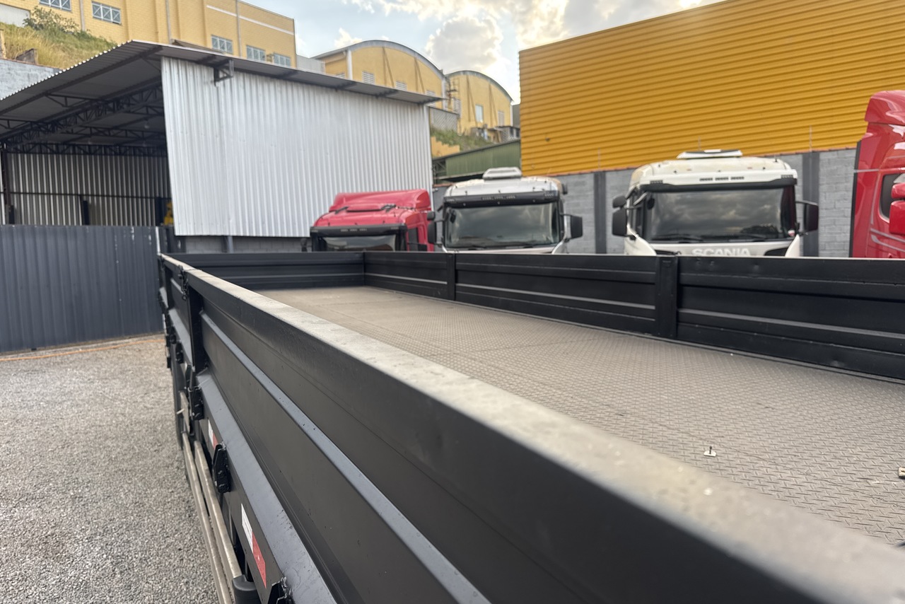 Volkswagen 24-250 E Constellation 3-Eixos - 11/11 8