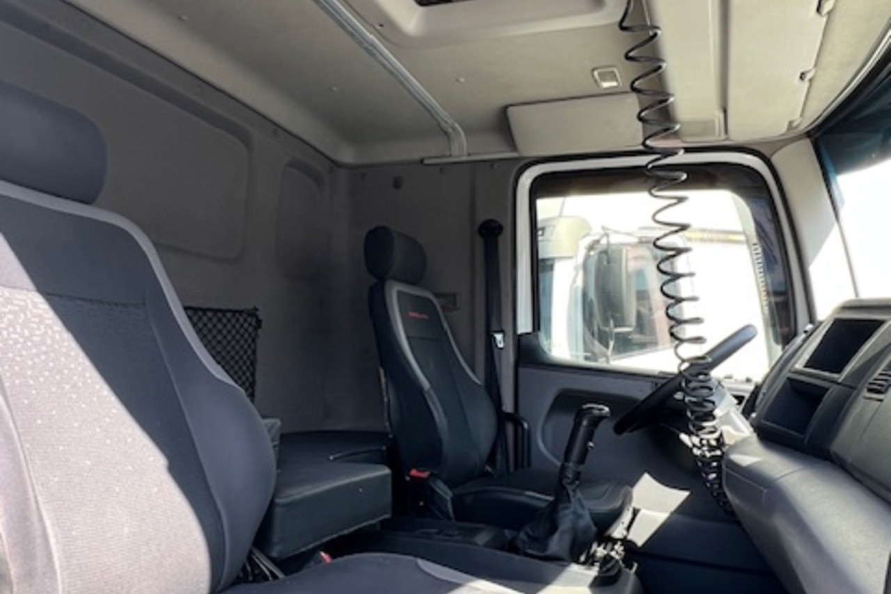 Volkswagen 24-280 E Constellation 6x2 - 21 16