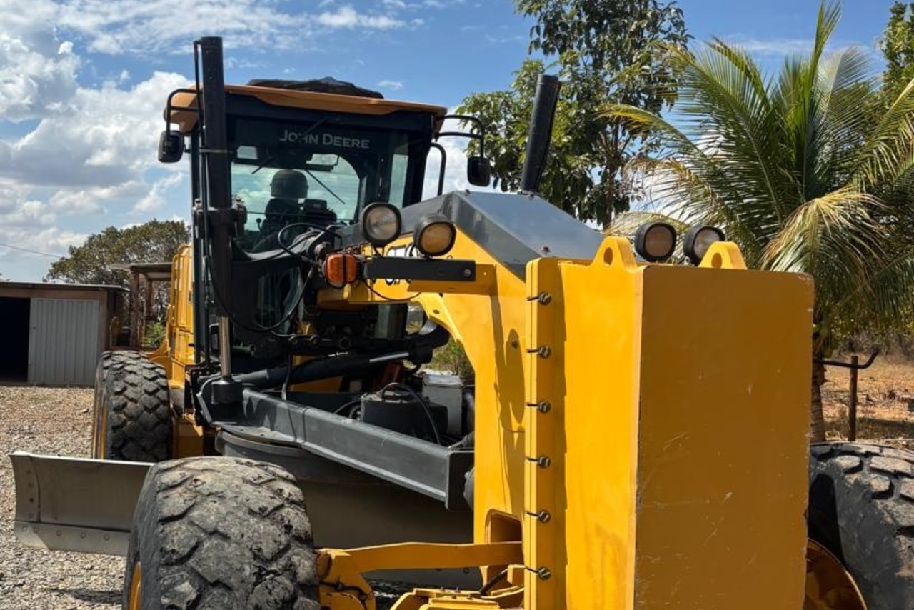 John Deere 670G - 16/16 2