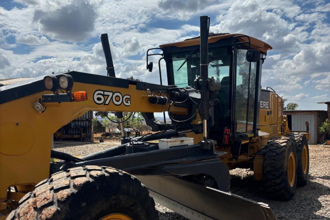 John Deere 670G - 16/16 4