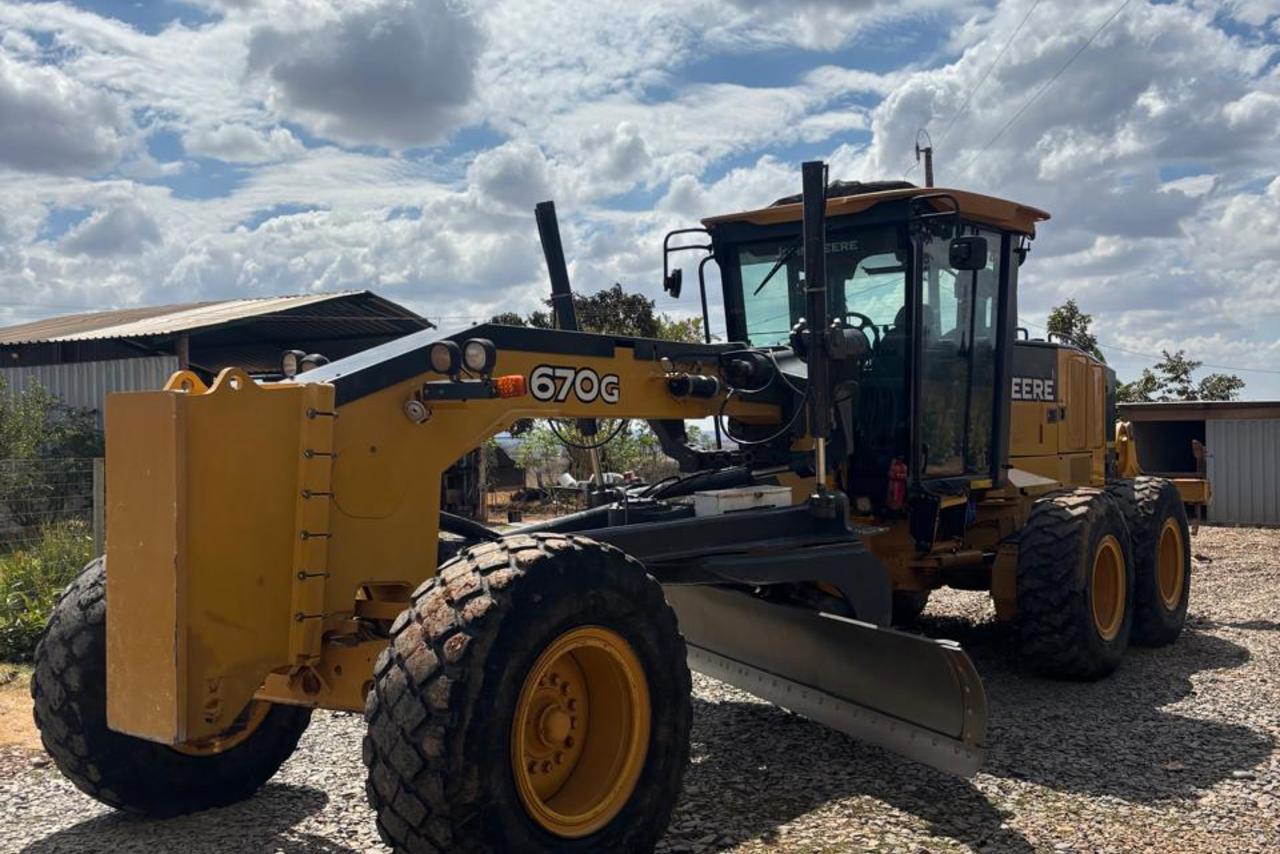 John Deere 670G - 16/16 6