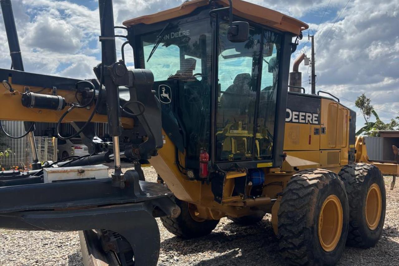 John Deere 670G - 16/16 7