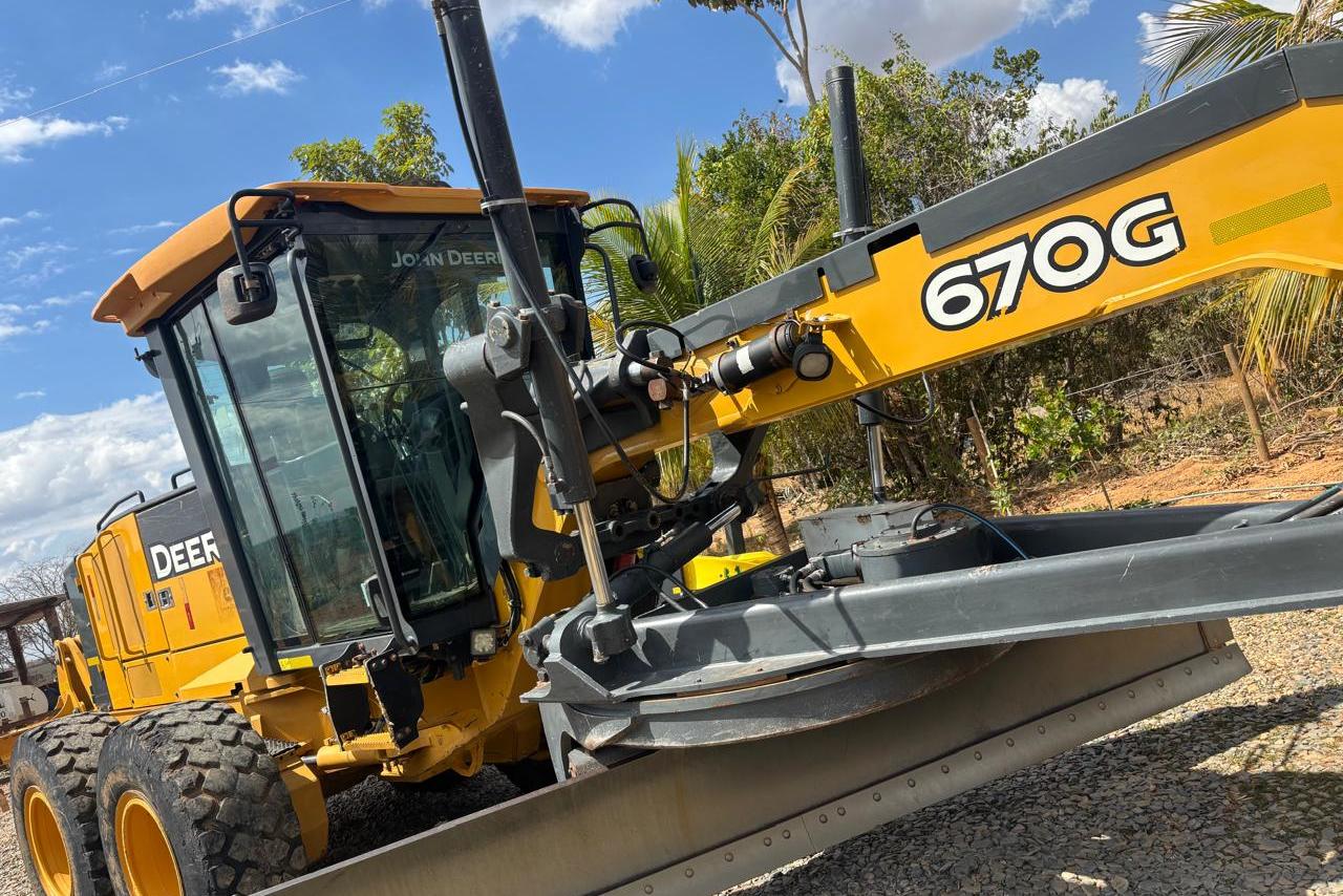 John Deere 670G - 16/16 9