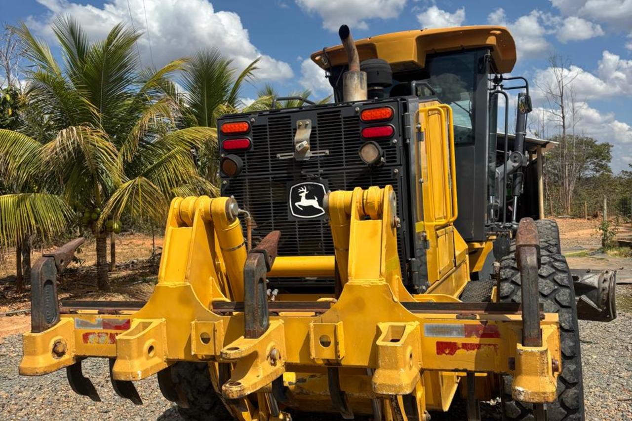 John Deere 670G - 16/16 12