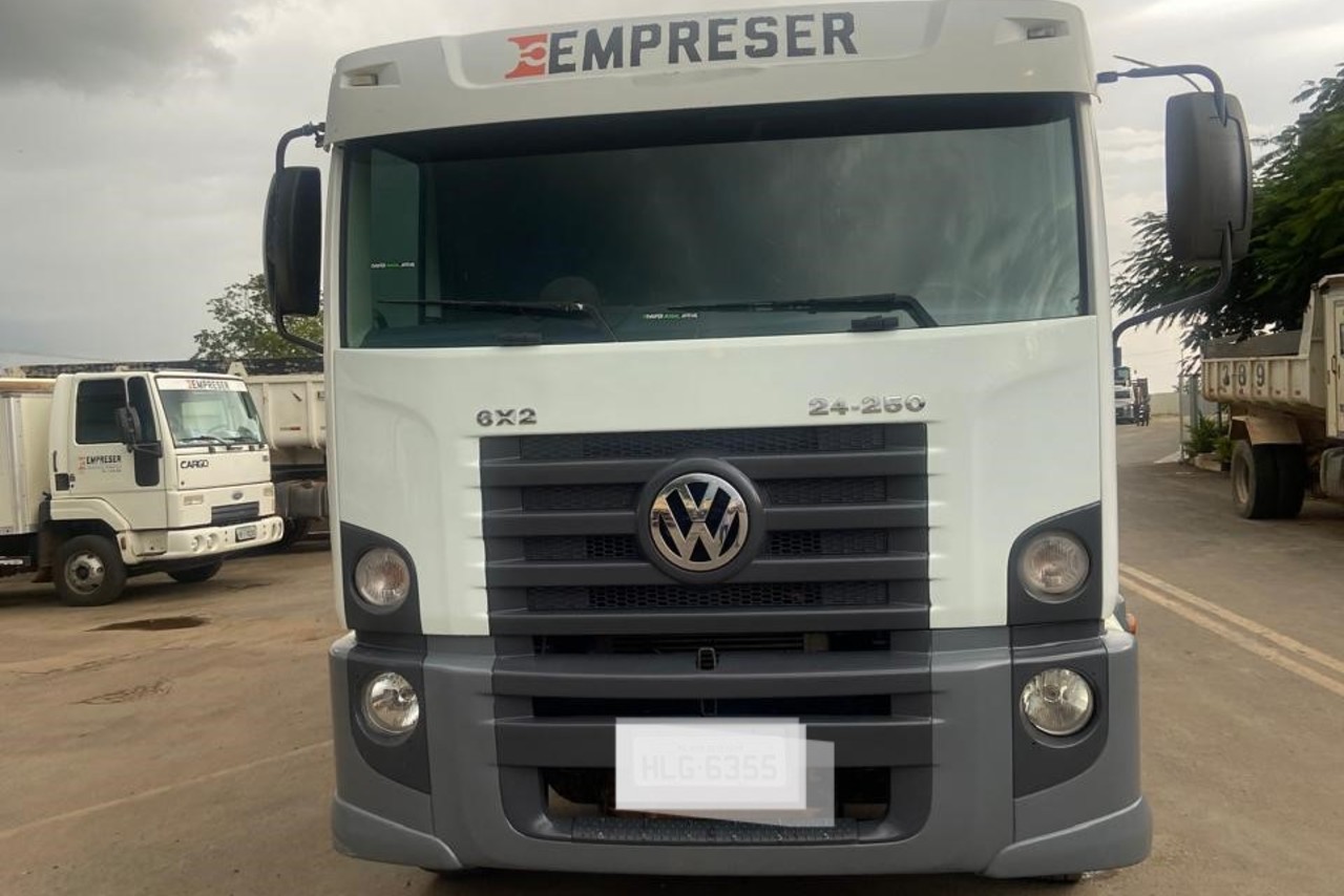 Volkswagen 24-250 E Constellation 3-Eixos - 10/10 5