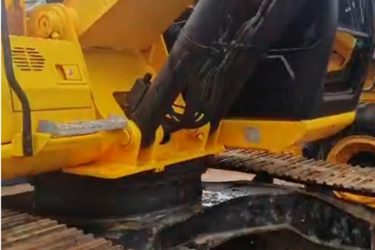 JCB JS200 LC - 13/13 15