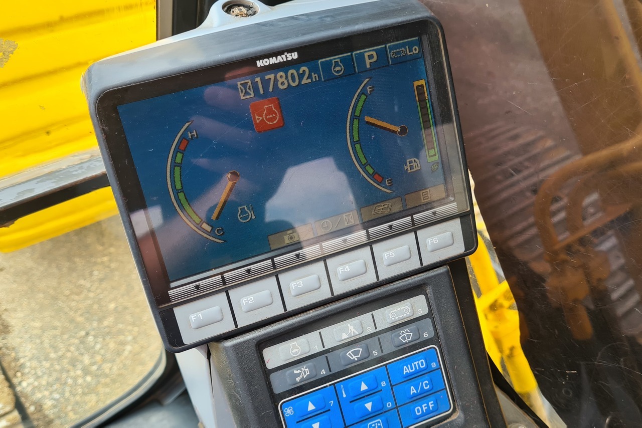Komatsu PC200 - 09/09 7