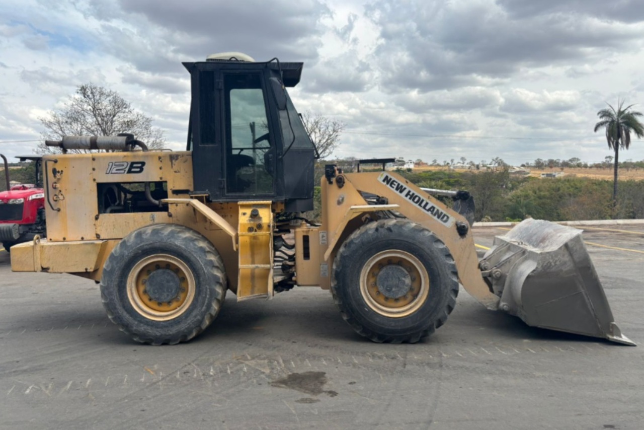 New Holland 12B - 07/07 4