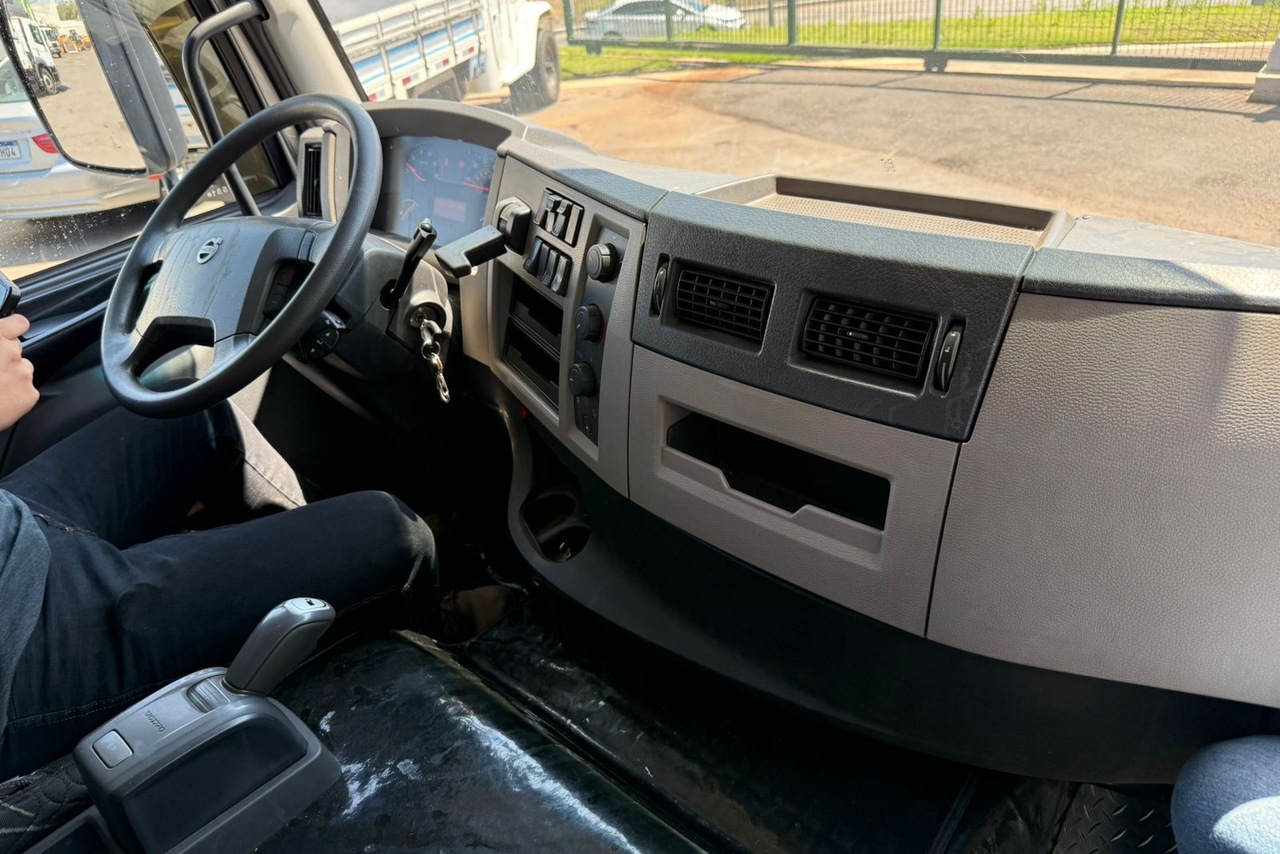 Volvo VM330 - 20/20 7