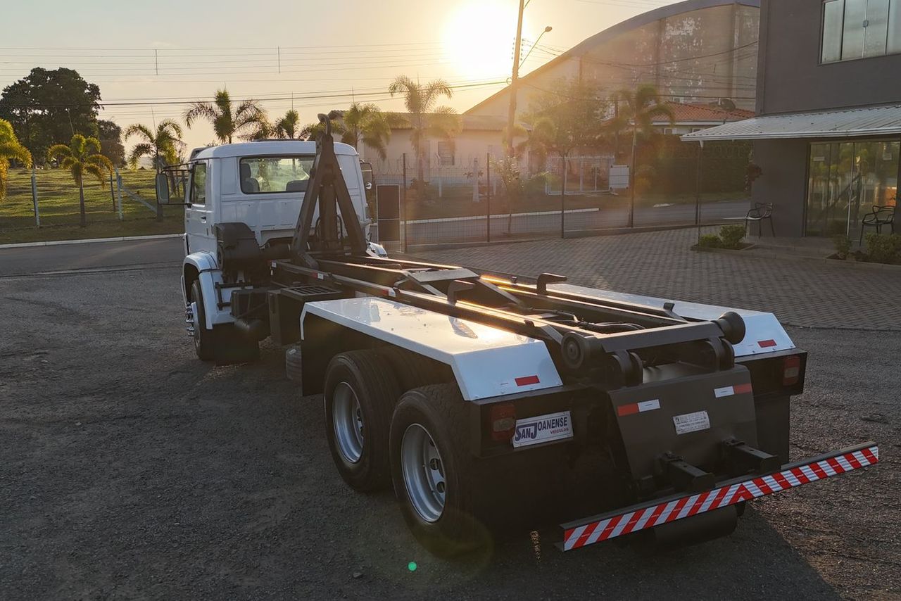 Volkswagen 23 210 - 03/04 7