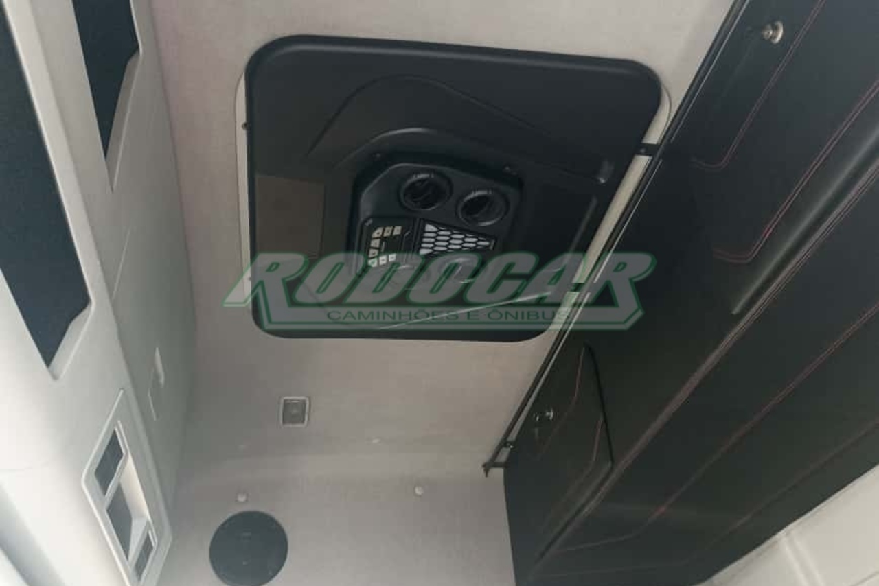 Volkswagen 30-330 Constellation 8x2 - 18/19 2