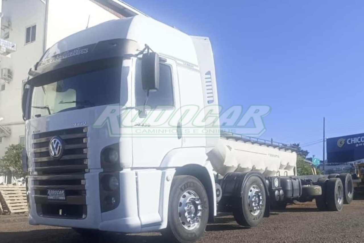 Volkswagen 30-330 Constellation 8x2 - 18/19 1