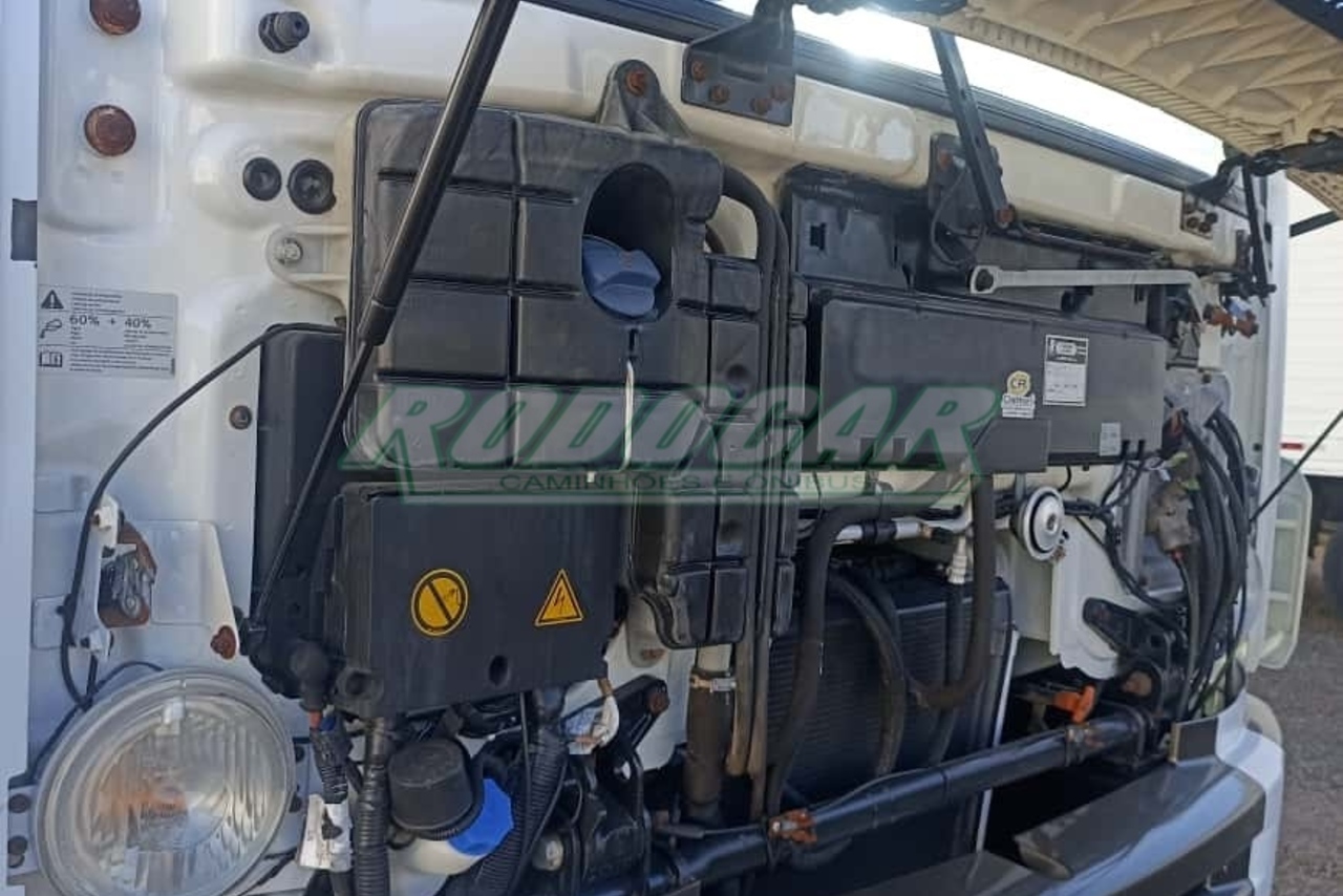 Volkswagen 30-330 Constellation 8x2 - 18/19 10