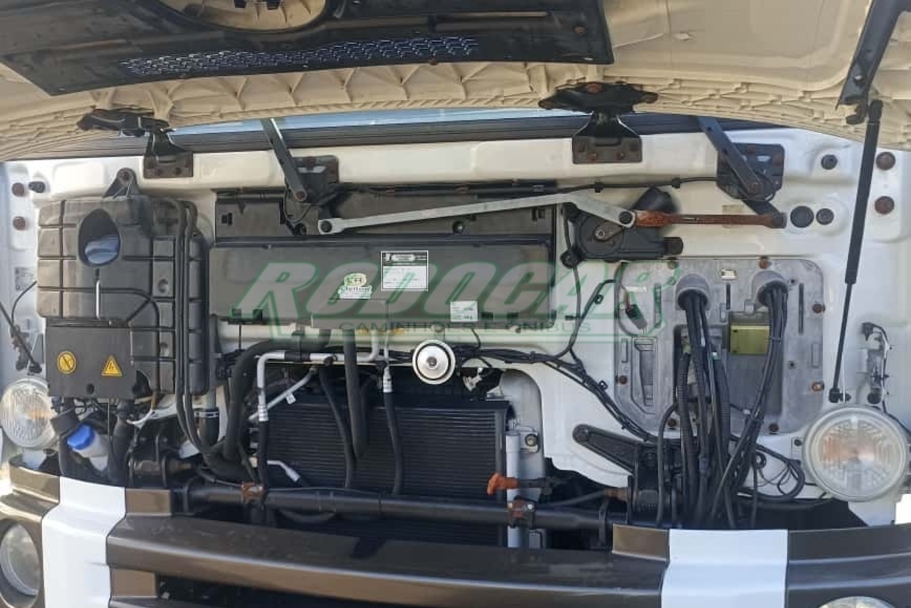 Volkswagen 30-330 Constellation 8x2 - 18/19 14