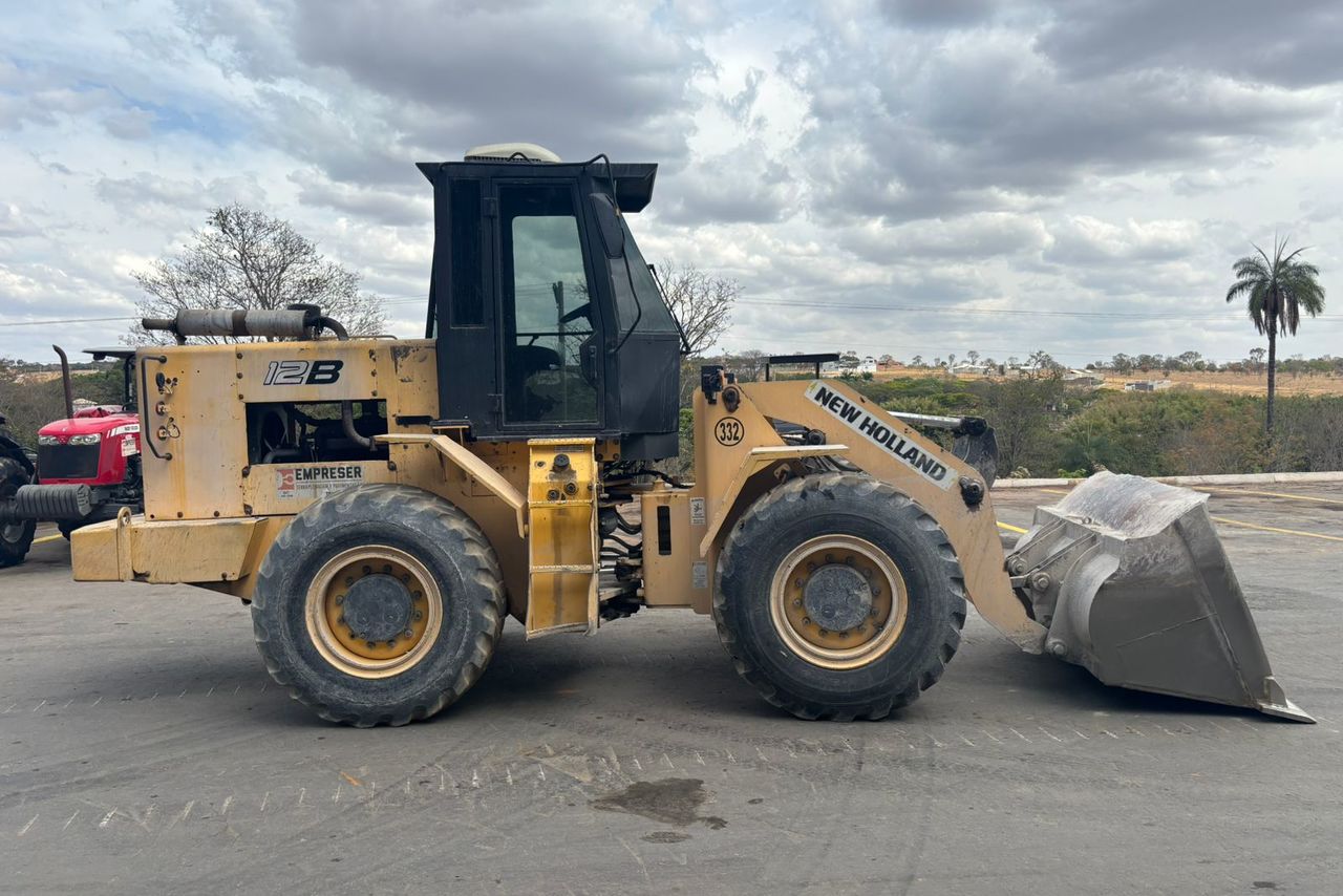 New Holland 12B - 07/07 5