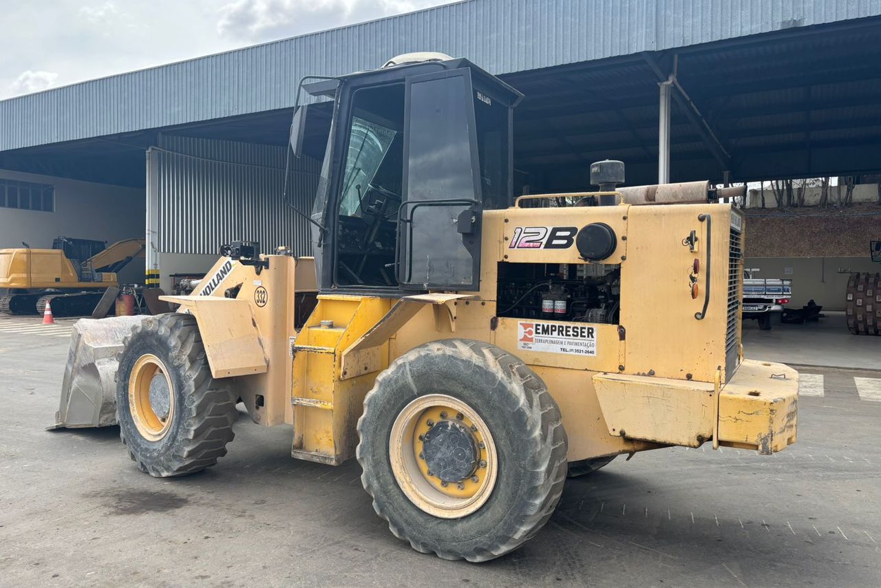 New Holland 12B - 07/07 6