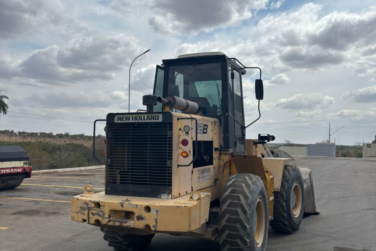 New Holland 12B - 07/07 7