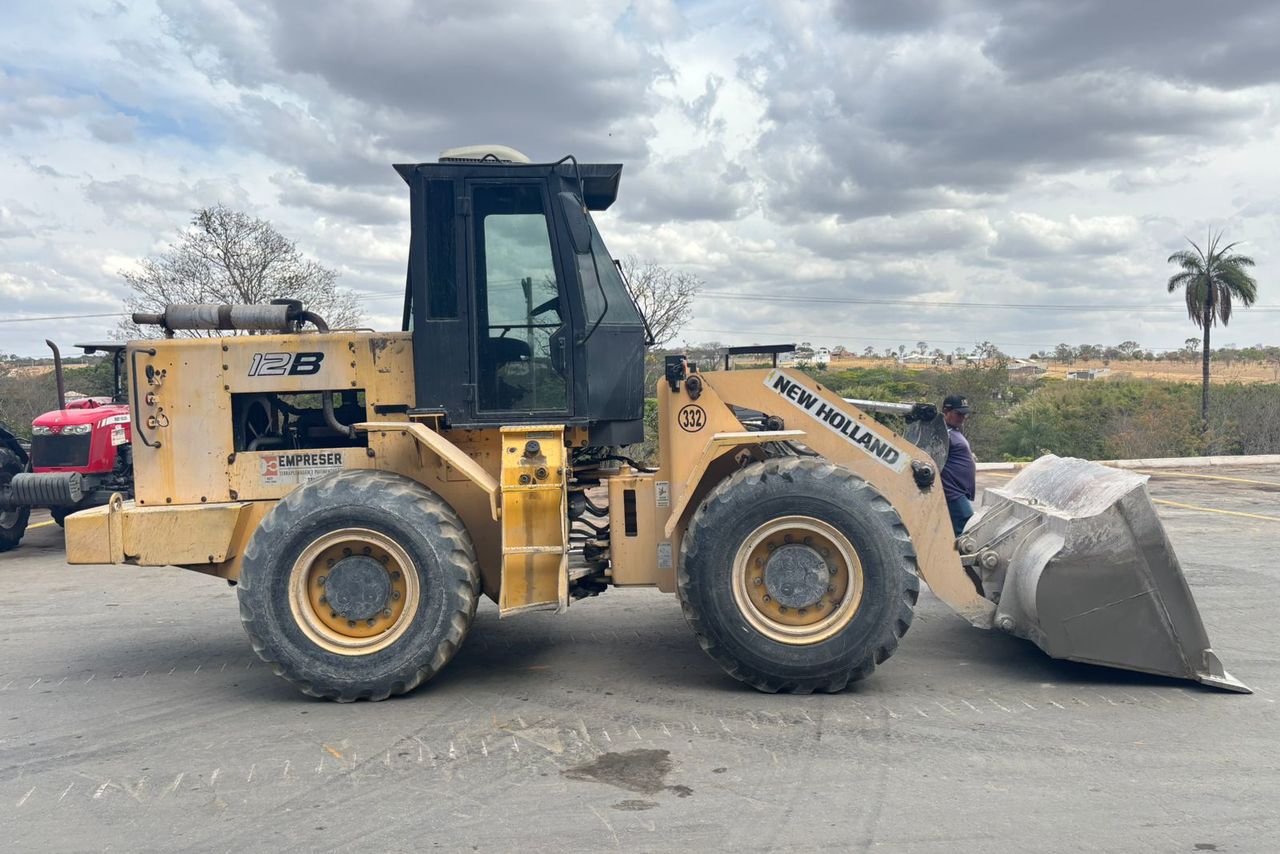 New Holland 12B - 07/07 8