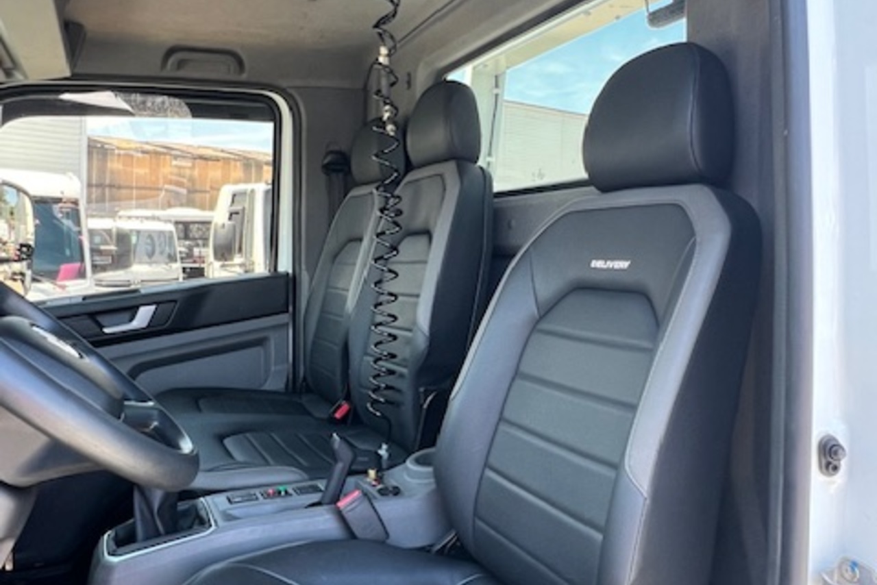 Volkswagen 11-180 Delivery  - 25 6
