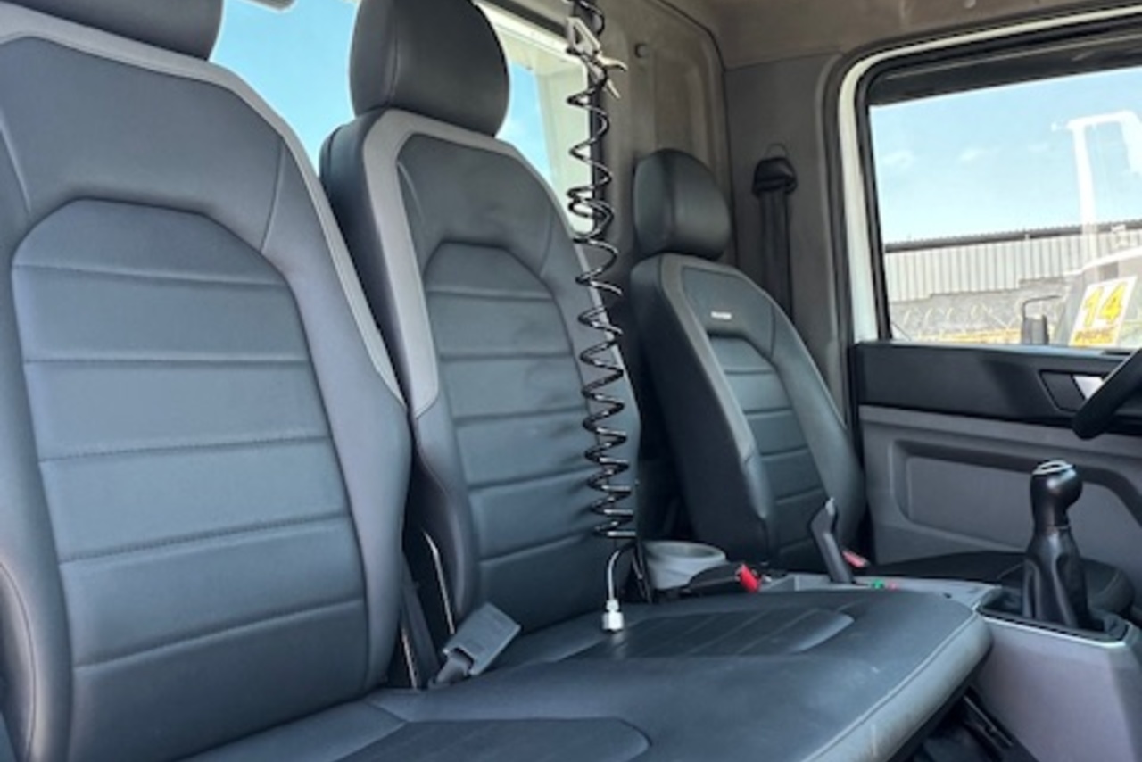 Volkswagen 11-180 Delivery  - 25 19