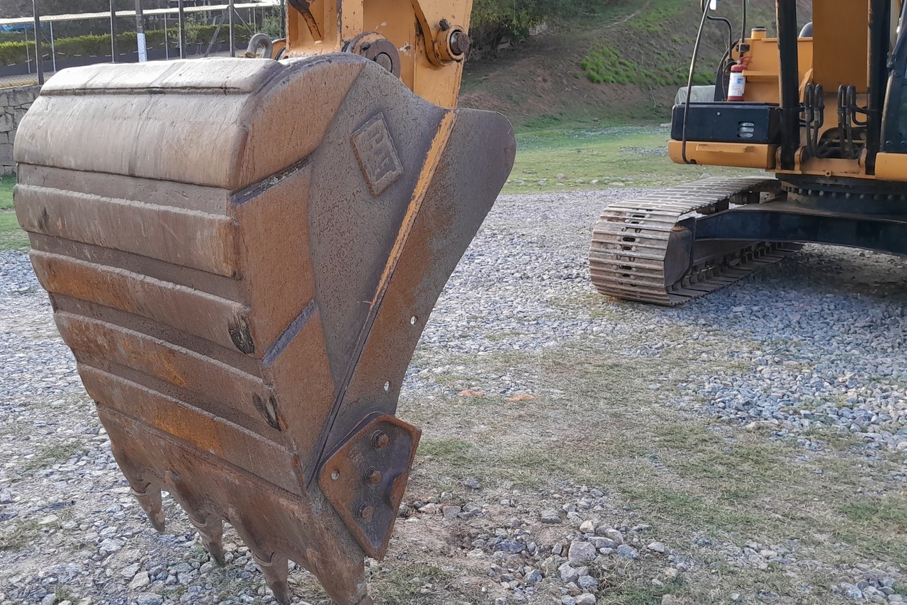 Caterpillar 320D2 - 13/13 16