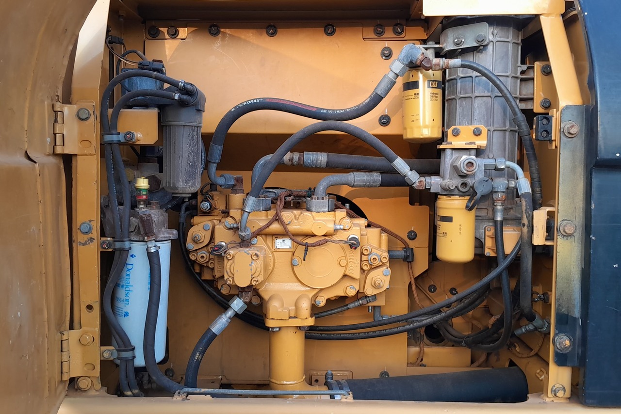 Caterpillar 320D2 - 13/13 18