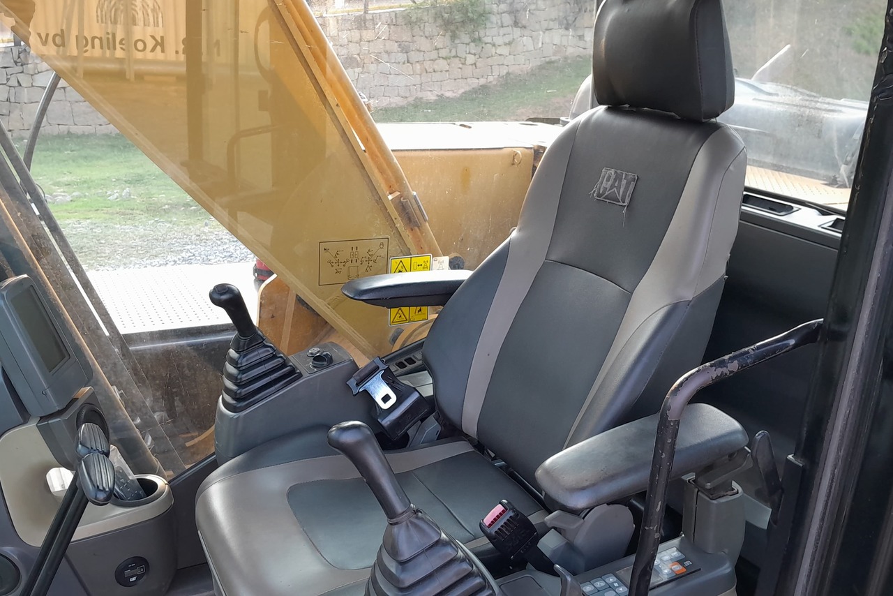 Caterpillar 320D2 - 13/13 20