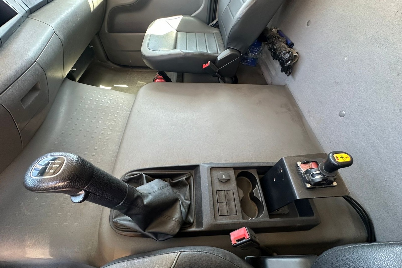 Volkswagen 31-330 E Constellation 6x4 - 22/22 2