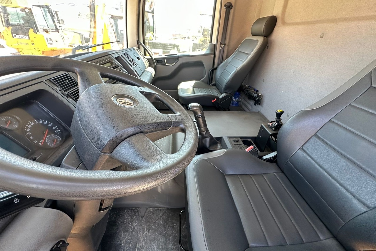 Volkswagen 31-330 E Constellation 6x4 - 22/22 4