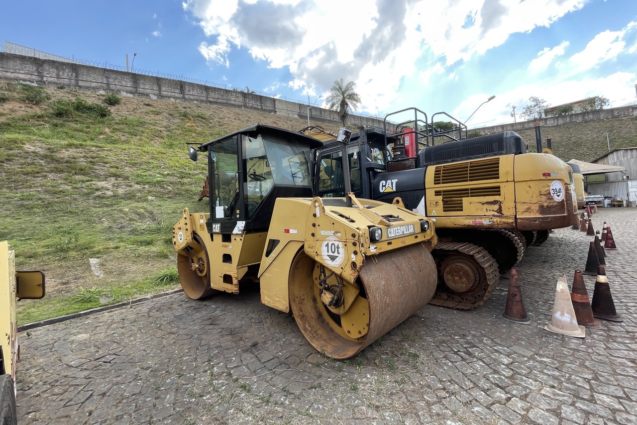 Caterpillar CB534D - 11/11 2
