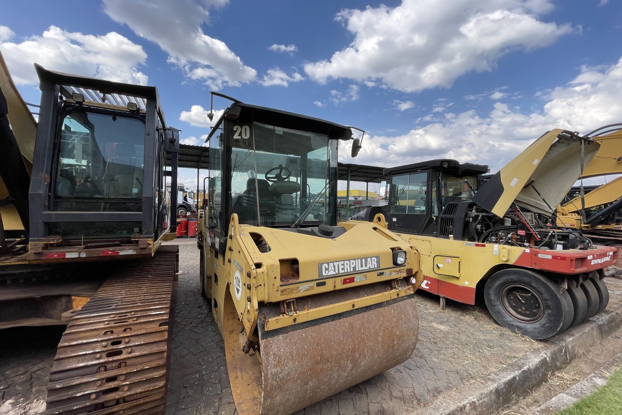 Caterpillar CB534D - 11/11 4