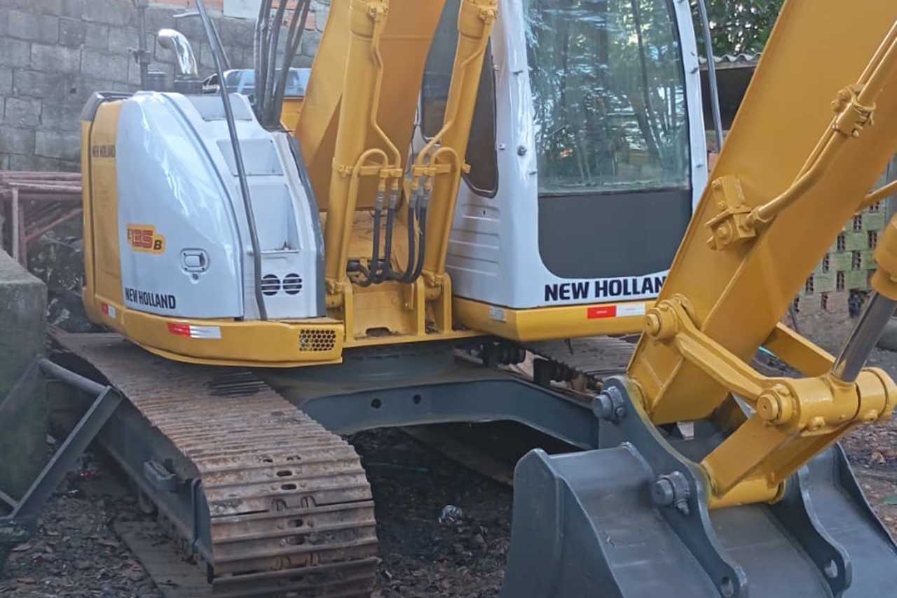 New Holland E135 - 20/13 3